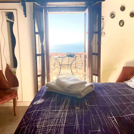 Pablito House-seaview Nests Inn