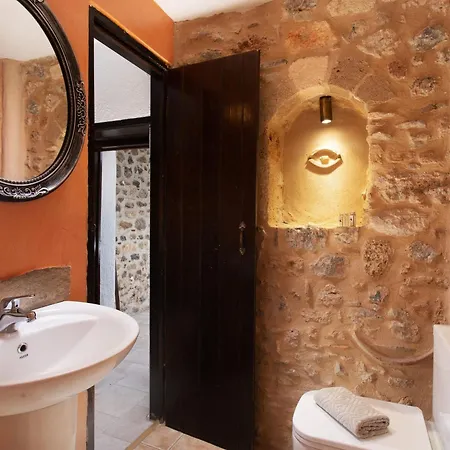 Pablito House-seaview Nests Inn