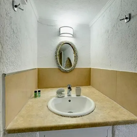 Pablito House-seaview Nests Inn