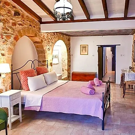 Pablito House-seaview Nests *